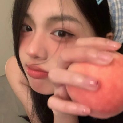 芒果和红色轮椅